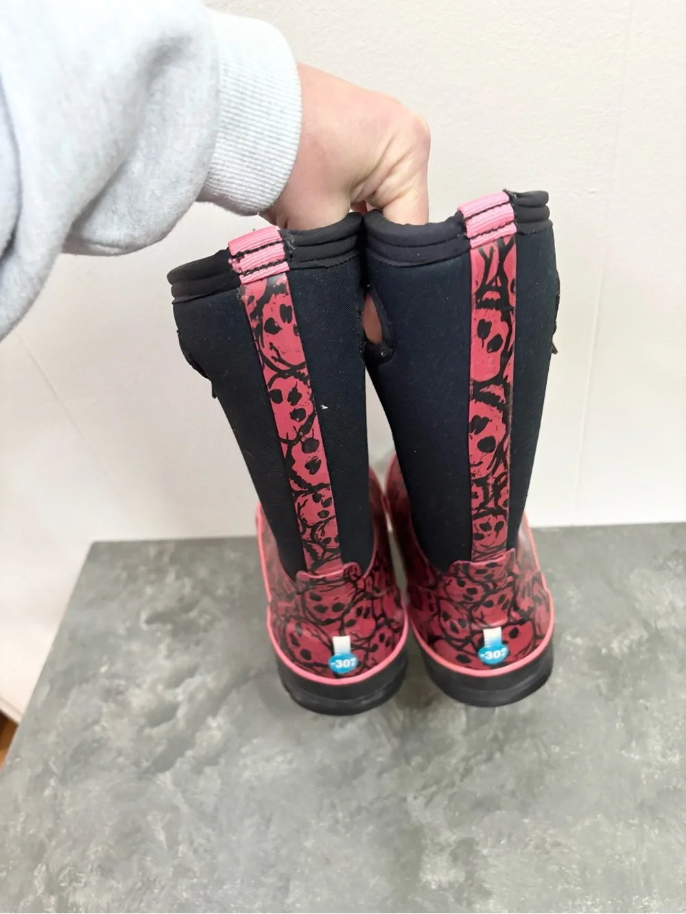 Bogs Skulls Classic kids boots in black and pink size 1 little girls